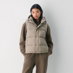 NWOT Aritzia Super Puff™ Vest - cliMATTE™ in Modern Taupe